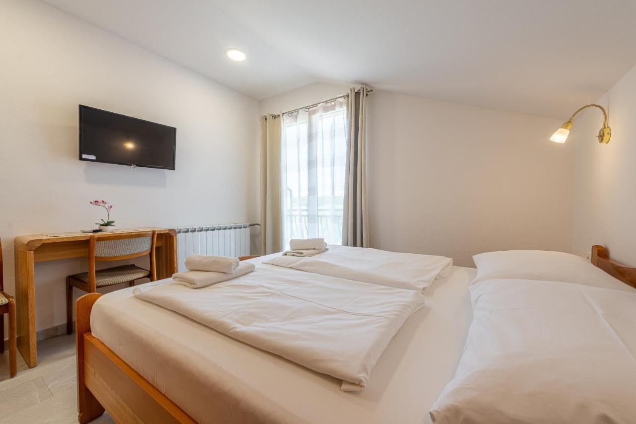 Bed & Breakfast Maki Биоград-на-Мору Экстерьер фото