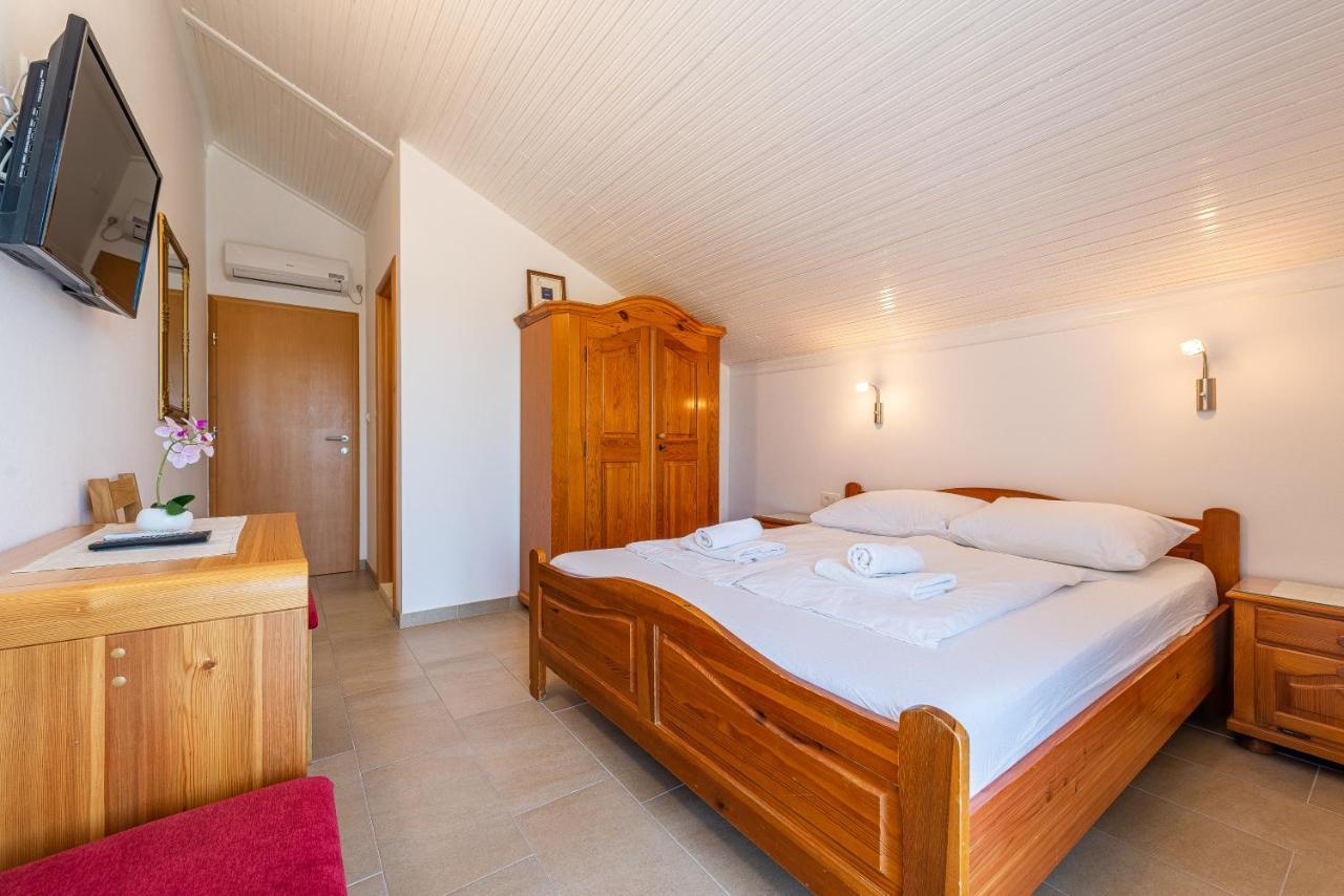 Bed & Breakfast Maki Биоград-на-Мору Экстерьер фото
