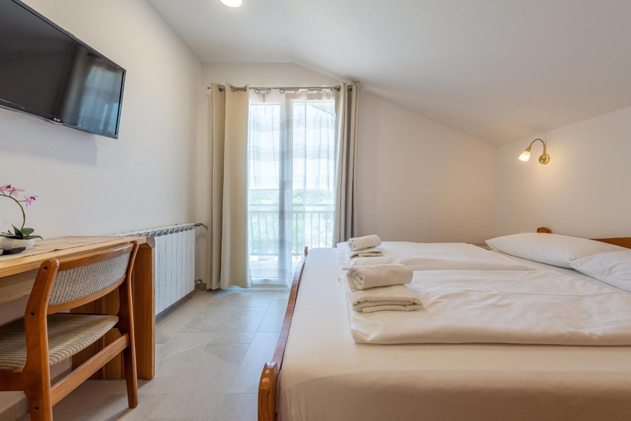 Bed & Breakfast Maki Биоград-на-Мору Экстерьер фото