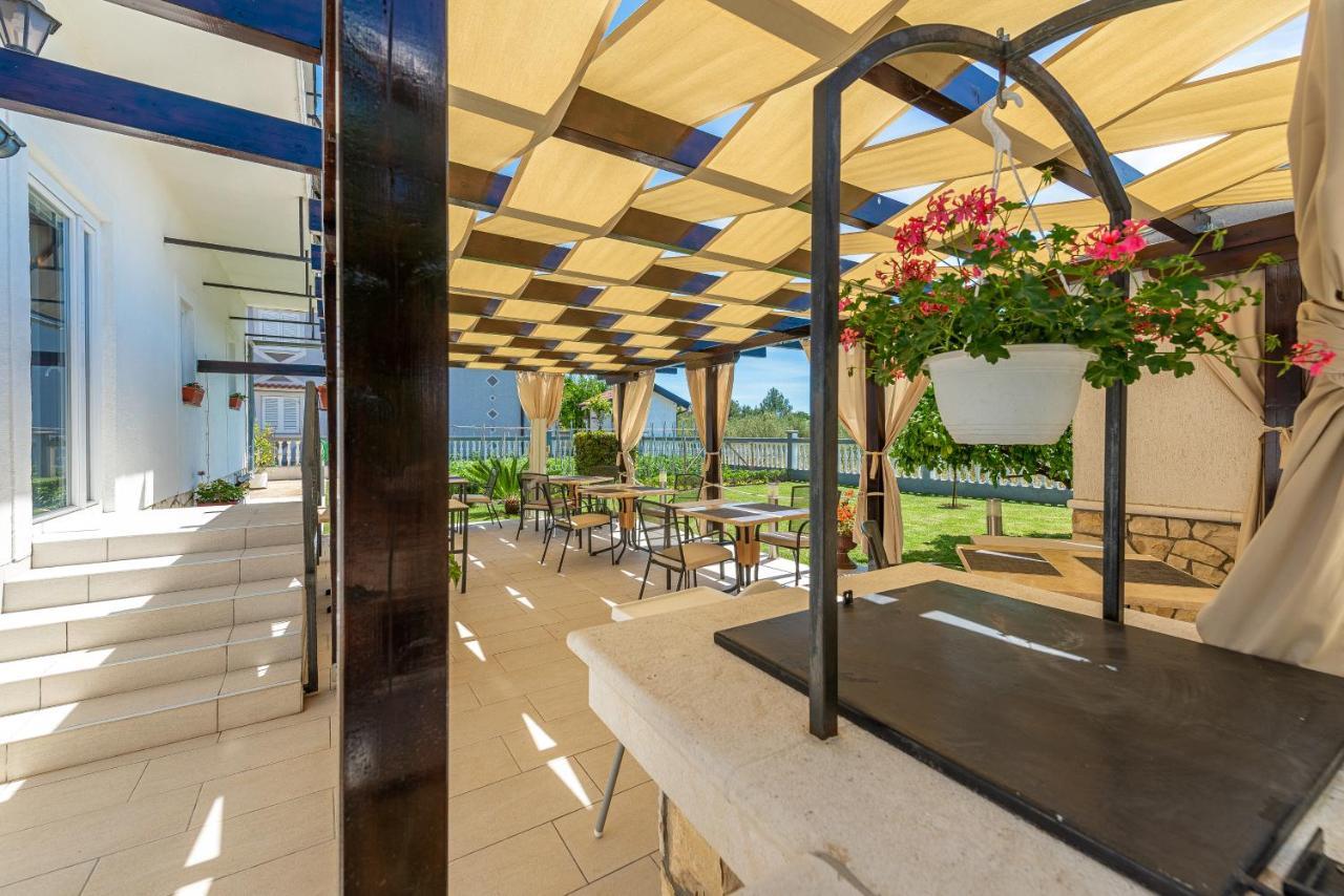 Bed & Breakfast Maki Биоград-на-Мору Экстерьер фото