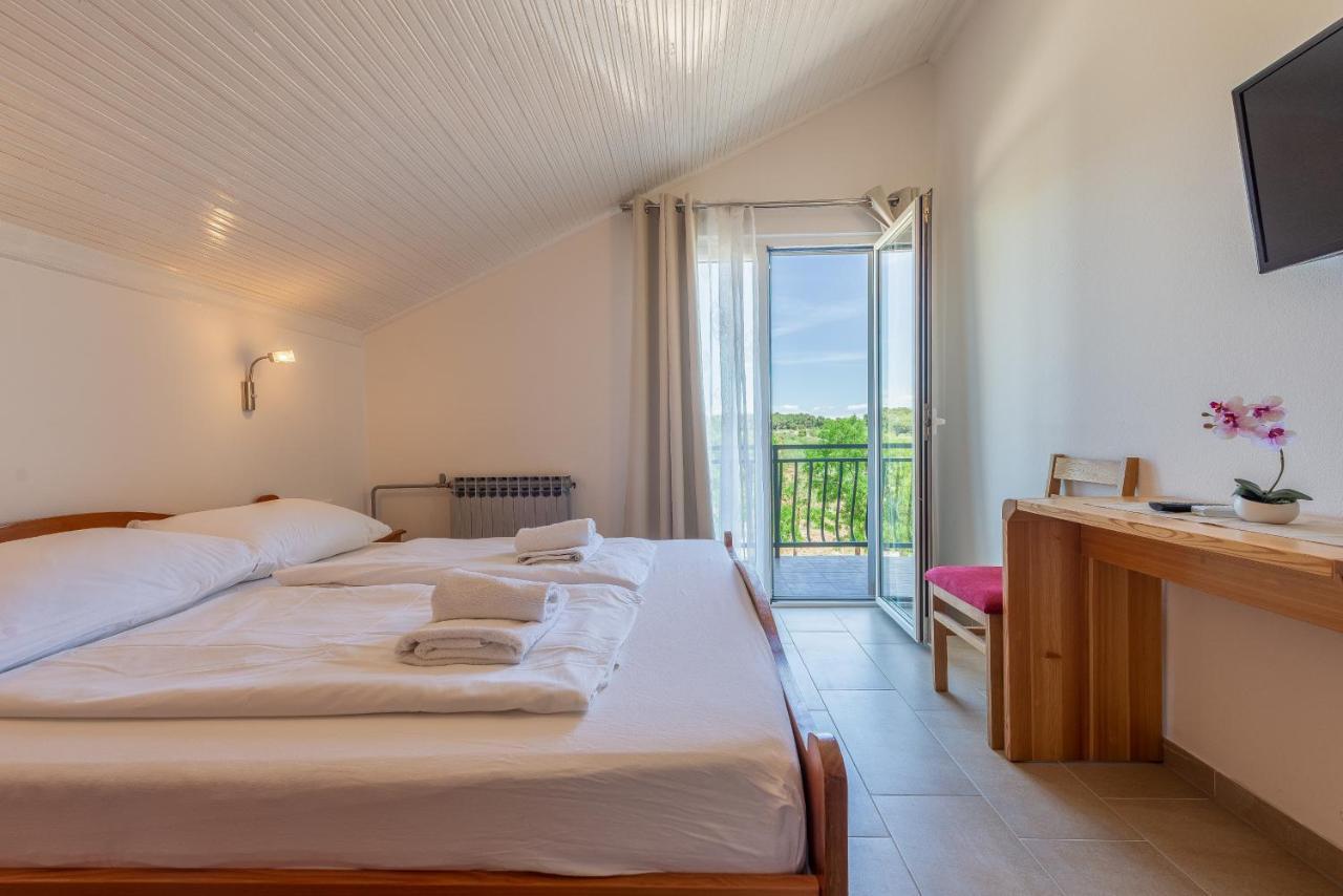 Bed & Breakfast Maki Биоград-на-Мору Экстерьер фото