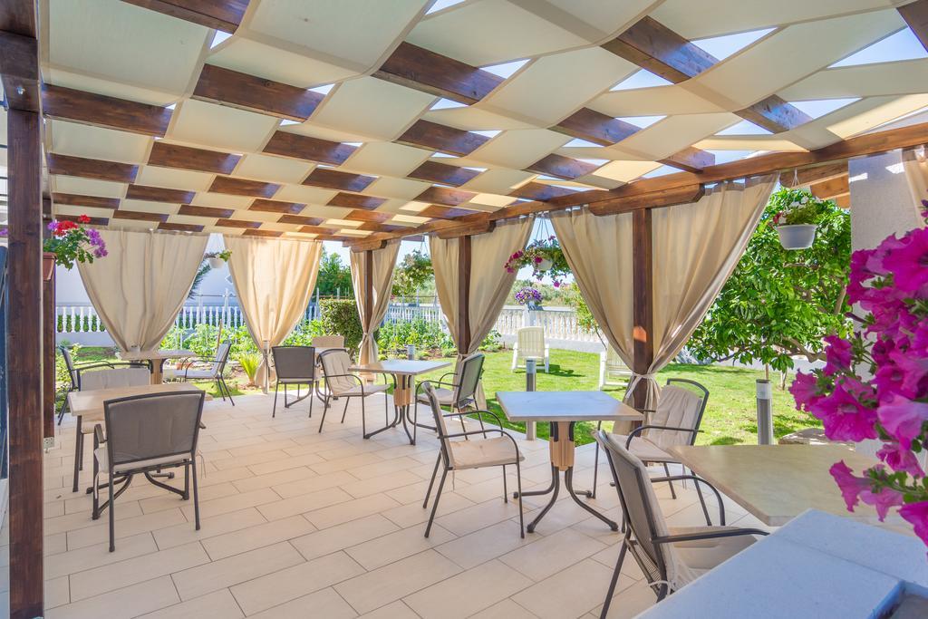 Bed & Breakfast Maki Биоград-на-Мору Экстерьер фото